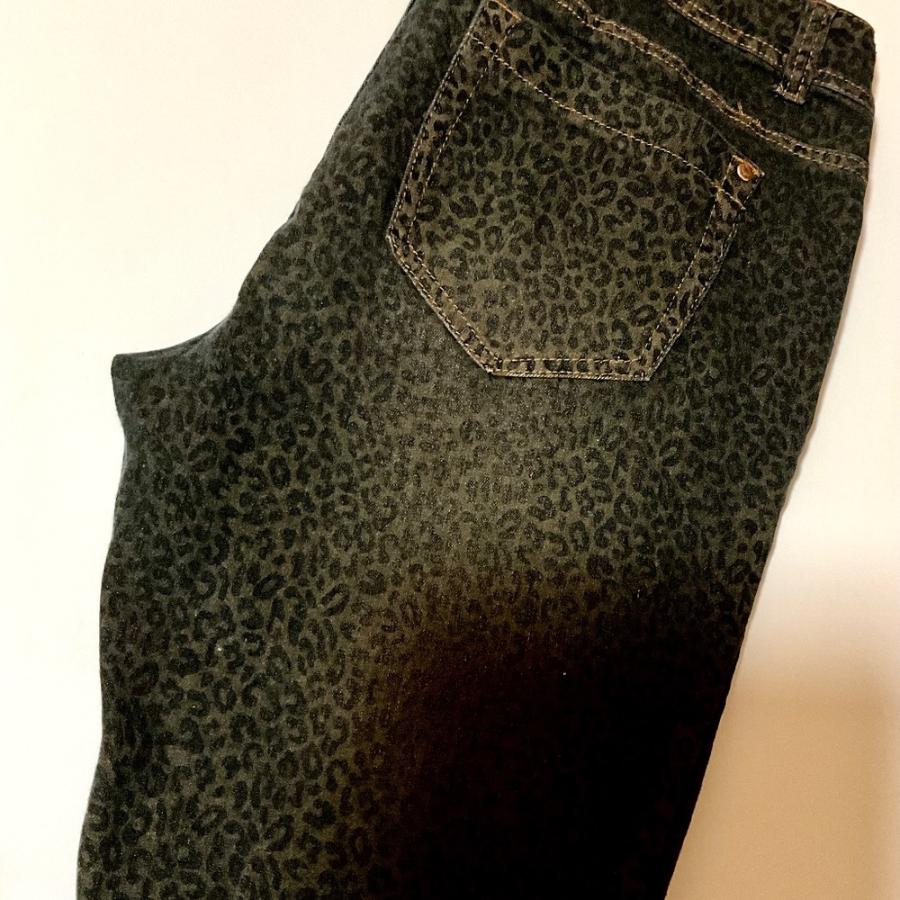 Forever 21 straight leg with cute pattern  plus size 14